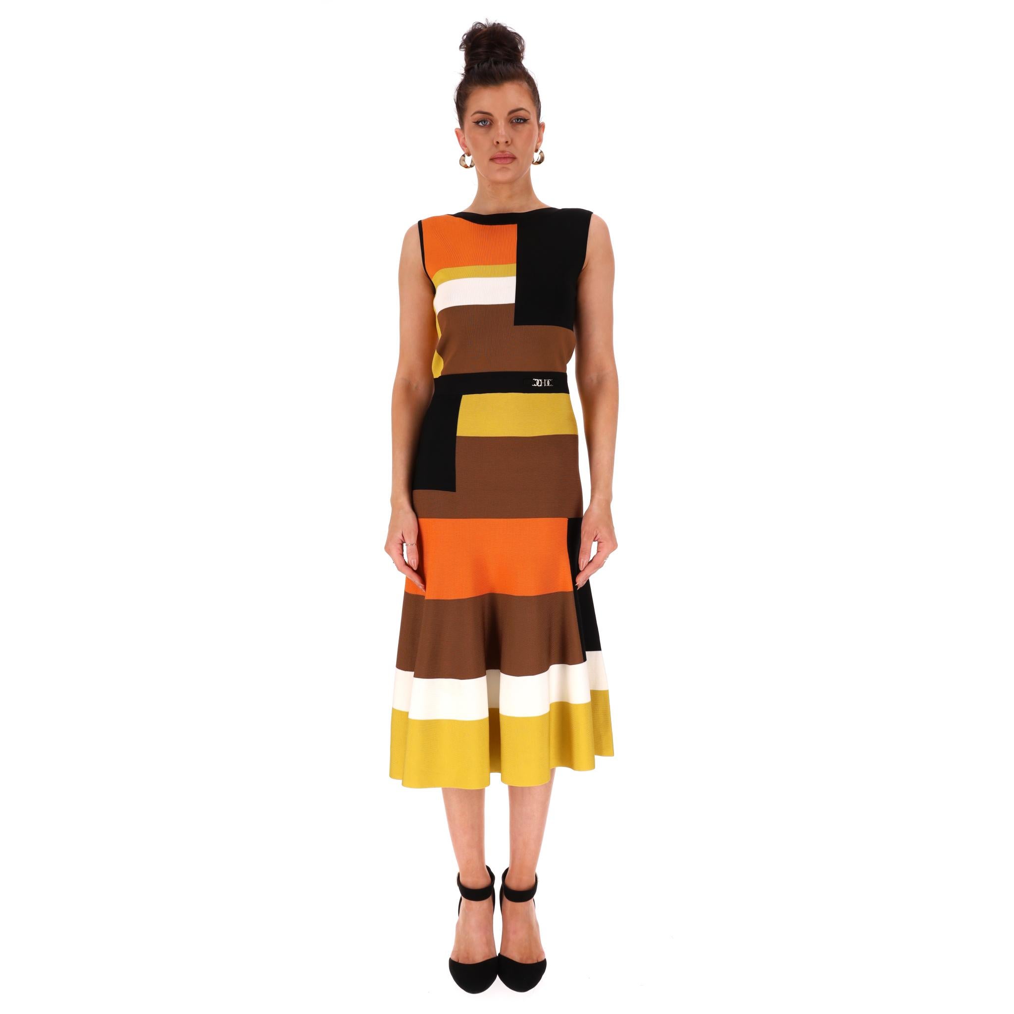 Carolina Herrera - Robe mi-longue à empiècements de couleur

Robe multicolore en viscose mélangée, à motifs de couleurs.

Il est agrémenté d'une boucle argentée à la taille.

Elle présente une jupe midi évasée, un corsage ajusté et une encolure