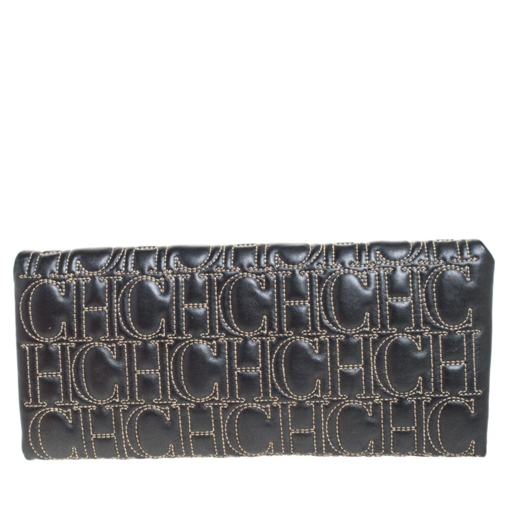 The dark grey monogram leather jerry clutch from Carolina Herrera goes well with any outfit. The clutch is crafted from leather, it has the CH stitch all over it. The clutch comes with a flap opening and has a magnetic snap closure. It has a