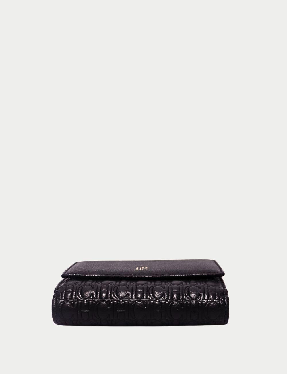 Carolina Herrera Black Leather Logo Embossed Wallet


Elevate your accessories collection with the Carolina Herrera Black Leather Logo Embossed Wallet, a sleek and sophisticated piece crafted from premium pebbled leather. The lower half features the