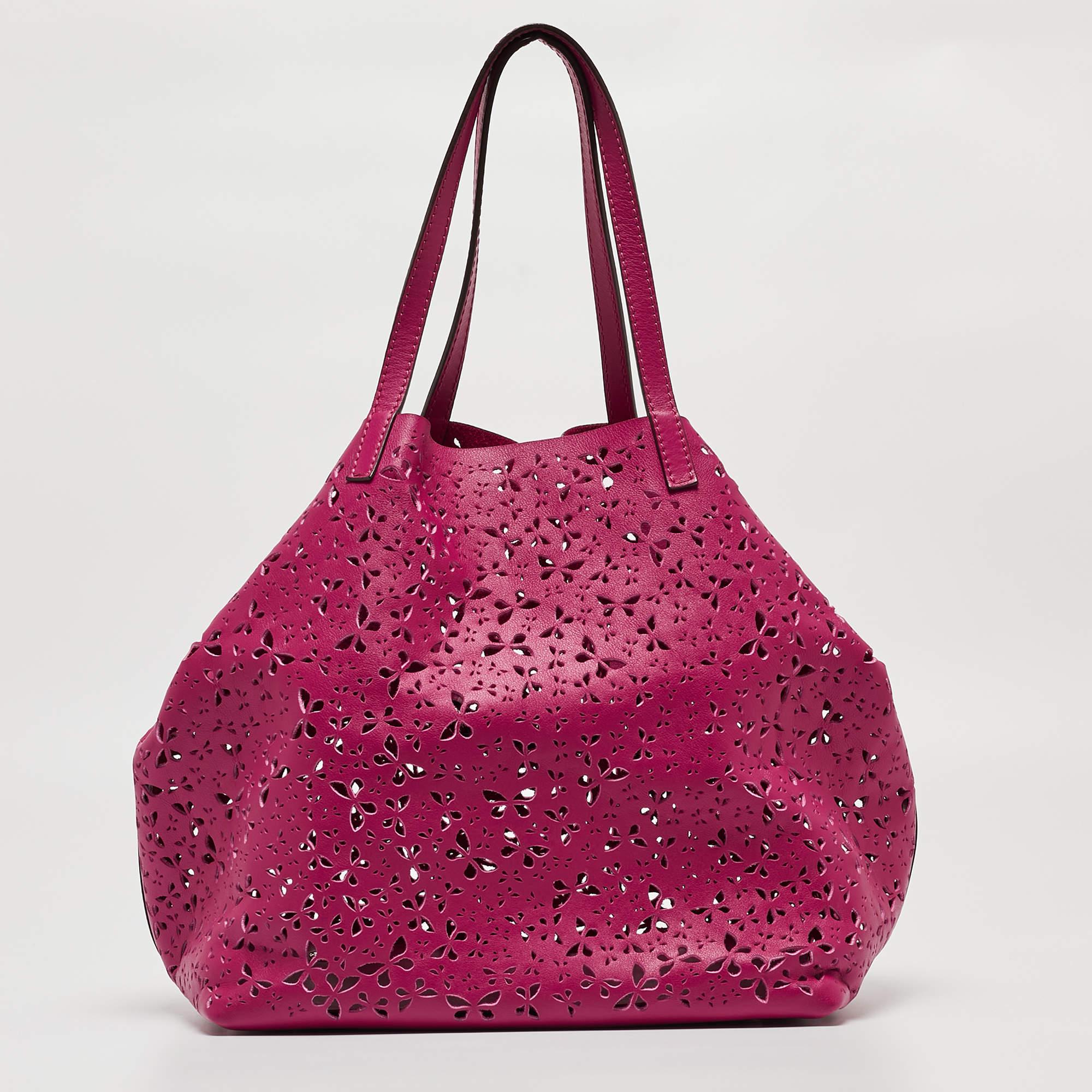 Carolina Herrera Fuchsia Butterfly Cut Leather Tote In Excellent Condition For Sale In Dubai, Al Qouz 2