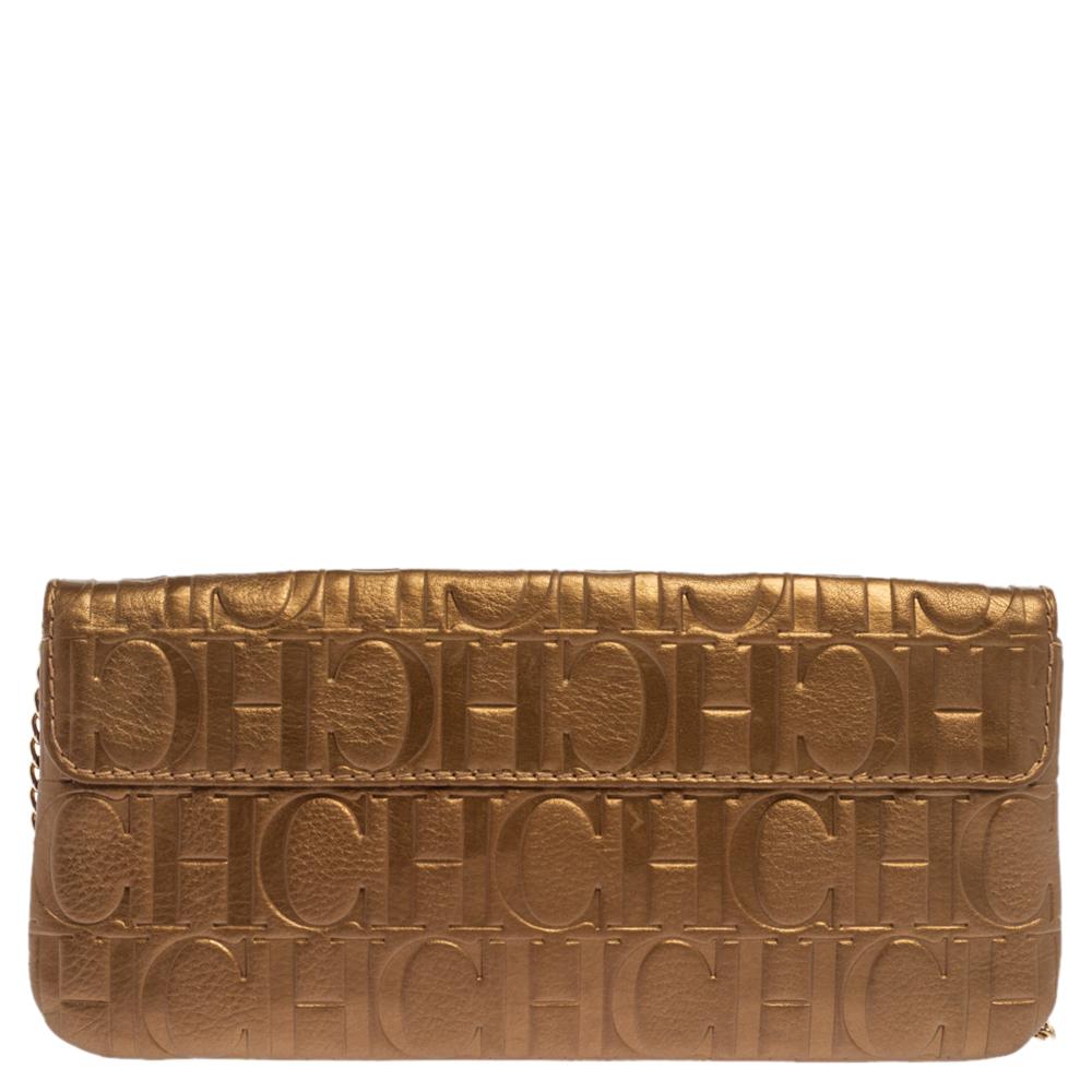 Crafted from CH embossed leather, this Carolina Herrera clutch has a style that will catch glances from a mile. It has been designed with a bow on the flap that secures a fabric interior. Durable and stylish, this clutch will make a great
