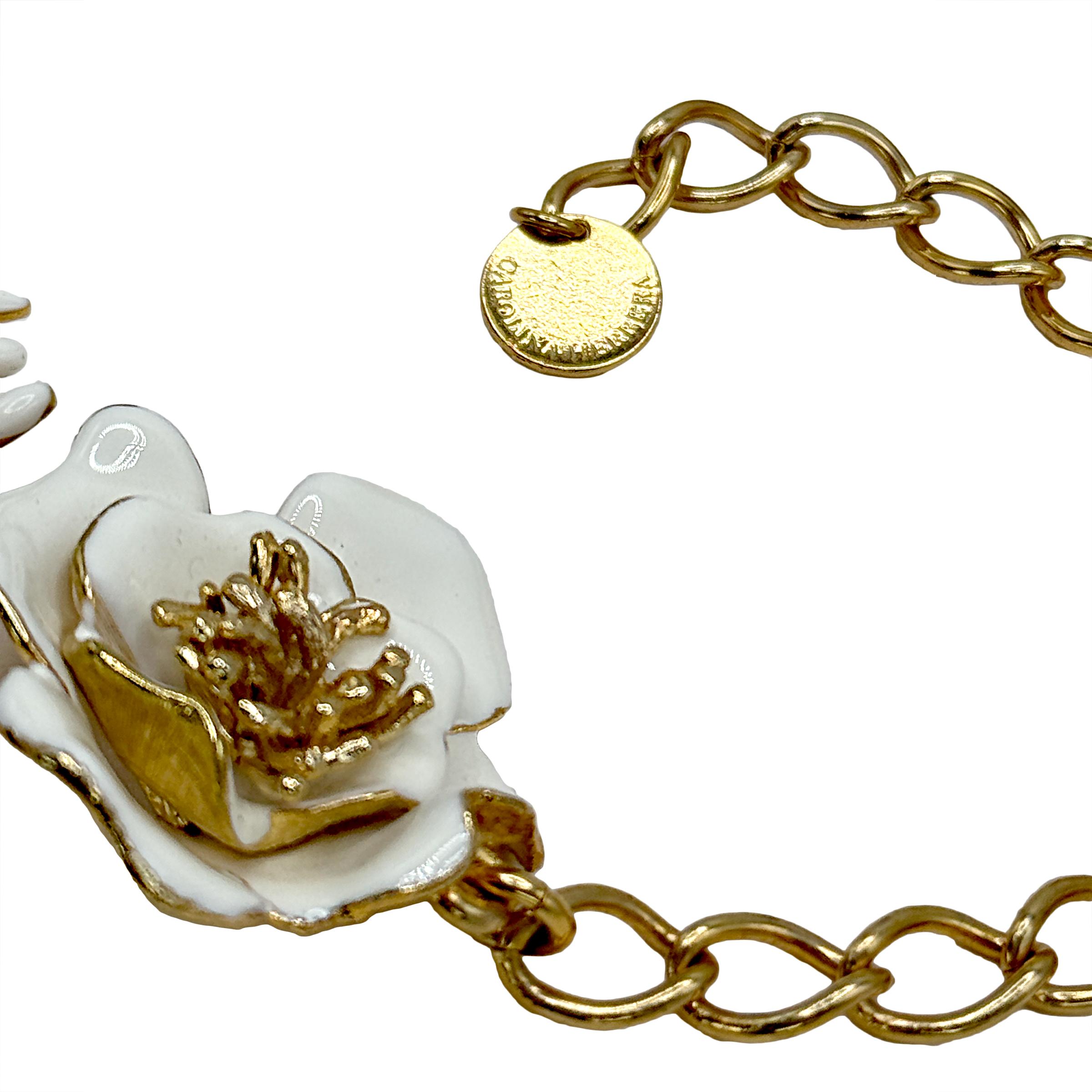 Carolina Herrera - Collana con pettorina in oro e smalto bianco con fiori multipli e cristalli neri in vendita 5