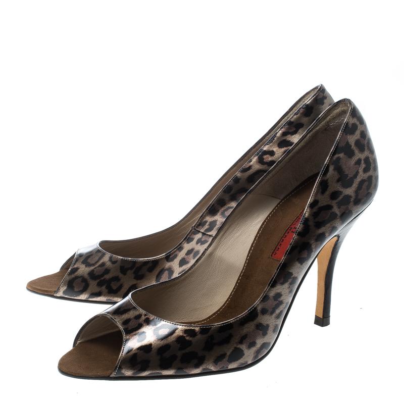 Carolina Herrera Leopard Print Leather Peep Toe Pumps Size 39 In Good Condition In Dubai, Al Qouz 2