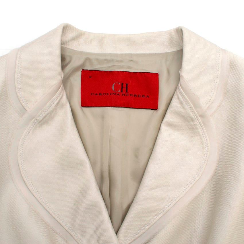 CH Carolina Herrera Beige Linen Blend Blazer Jacket

- Beige Blazer Jacket
- Linen and cotton blend 
- Soft lapel collar, single breasted 
- Fully lined 
- 74% Linen, 26% Cotton

Please note, these items are pre-owned and may show some signs of