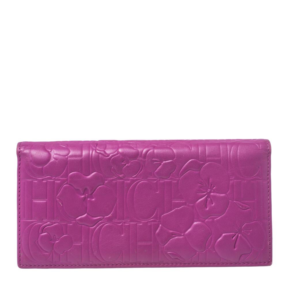 Made from premium quality leather, this magenta wallet is a durable accessory. Carolina Herrera makes sure you stay at the top of your accessory game with this wallet. It features embossed CH symbols and flowers on the exterior and the interior
