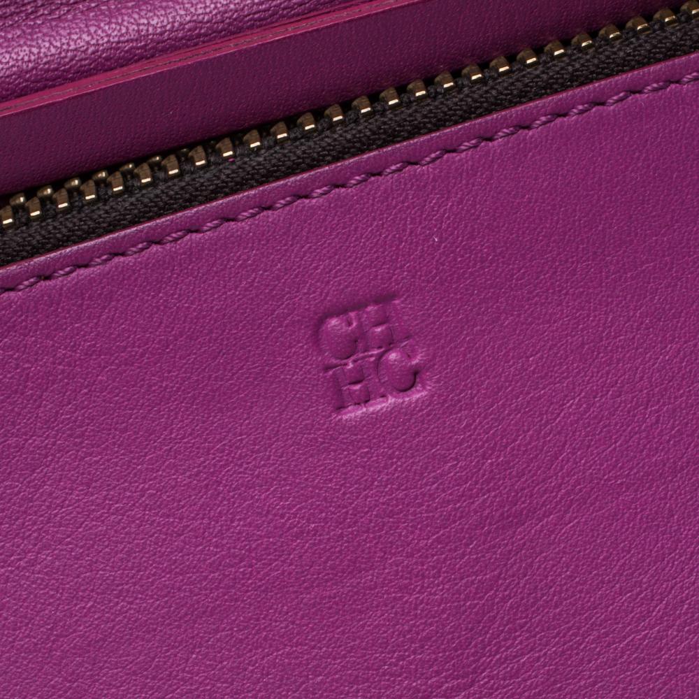 Carolina Herrera Magenta Embossed Leather Bifold Continental Wallet In Good Condition In Dubai, Al Qouz 2