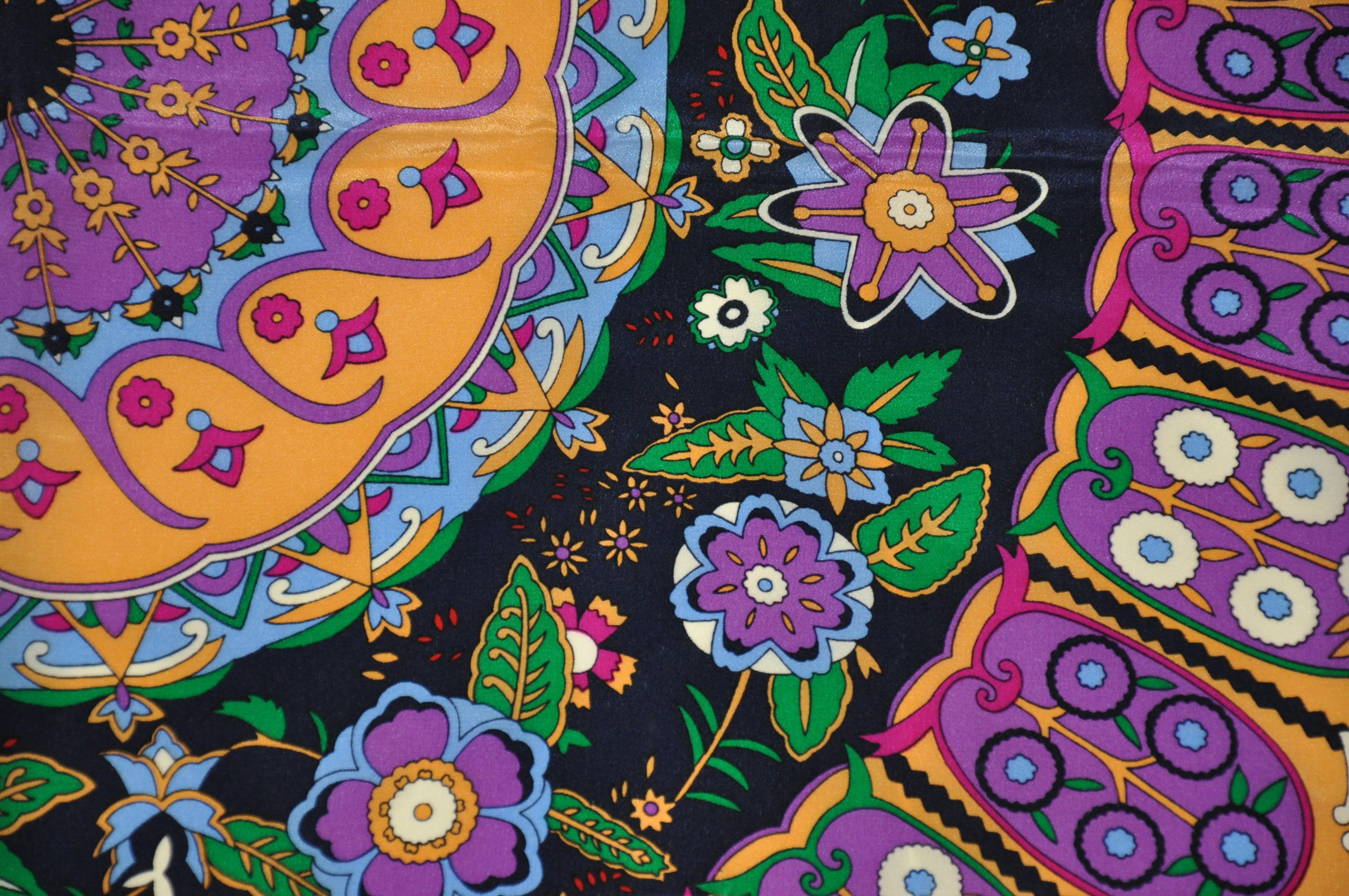 Carolina Herrera Majestic Vivid Multi-Color Seidenkrepp di Chine Schal für Damen oder Herren im Angebot