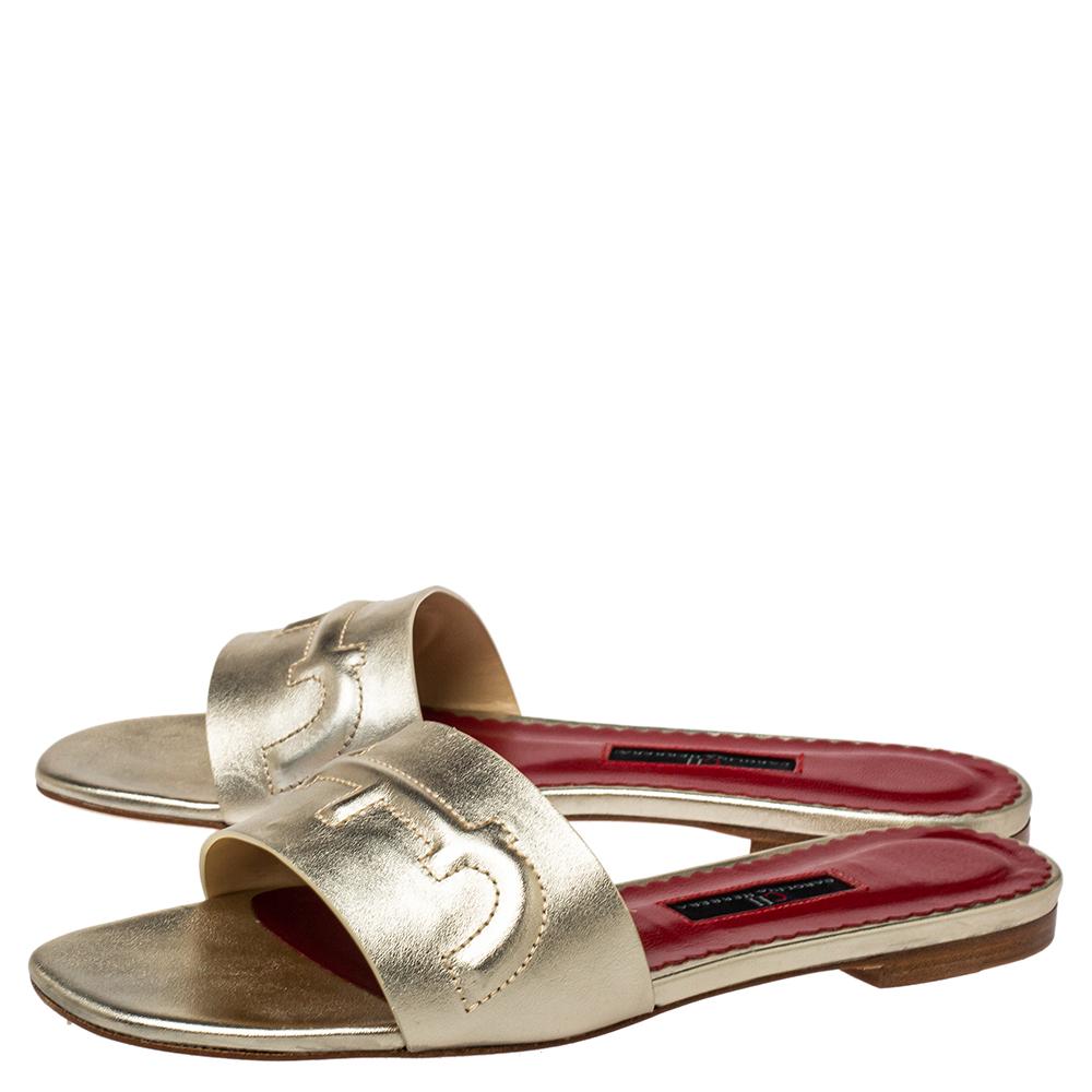 Carolina Herrera Metallic Gold Leather Slide Sandals Size 38 In New Condition In Dubai, Al Qouz 2