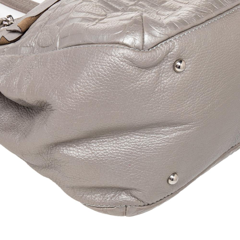 Carolina Herrera Bolso Audrey de piel con monograma gris metalizado en Bueno Estado en Dubai, Al Qouz 2