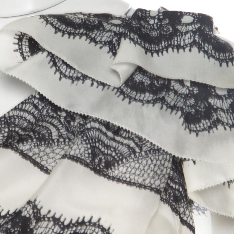 Carolina Herrera Monochrome Lace Print Silk One Shoulder Evening Gown L In Good Condition In Dubai, Al Qouz 2