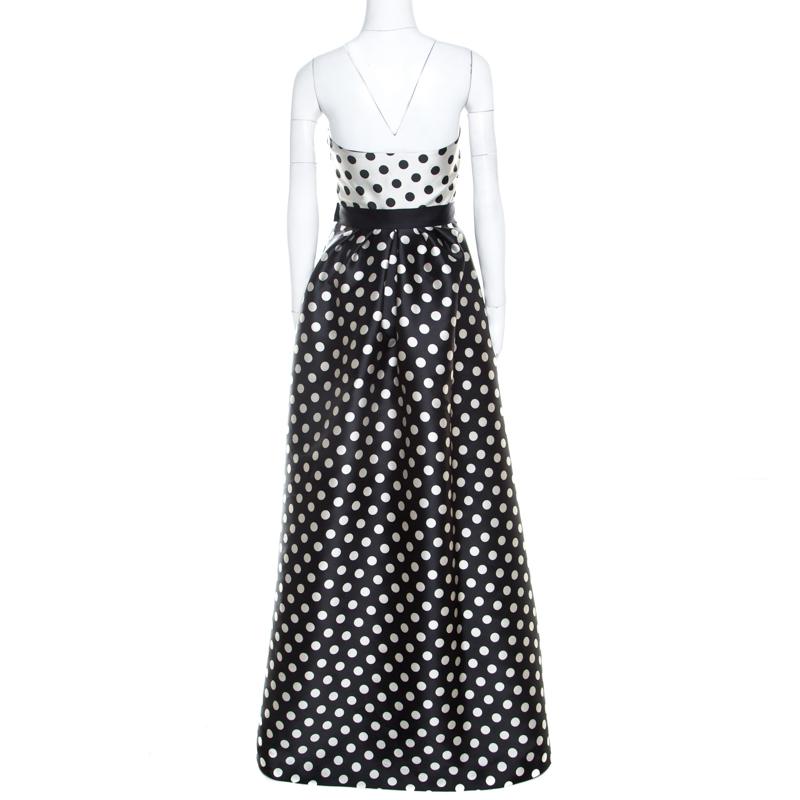 This Carolina Herrera gown takes the brand's signature image to new heights. Made from monochrome fabric, it features an eye-catching polka dot print all over. The structured bodice forms a strapless neckline and has a gathered detail at the front,