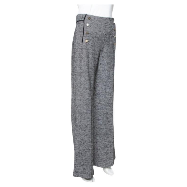Carolina Herrera's monochrome trousers are designed with straight legs. They are crafted with quality wool and features a striped pattern. The easing silhouette of these trousers makes them a comfortable piece of clothing which, when paired with a