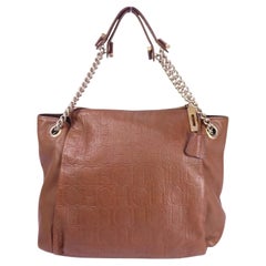 Carolina Herrera Umhängetasche aus Leder mit Monogramm-Prägung