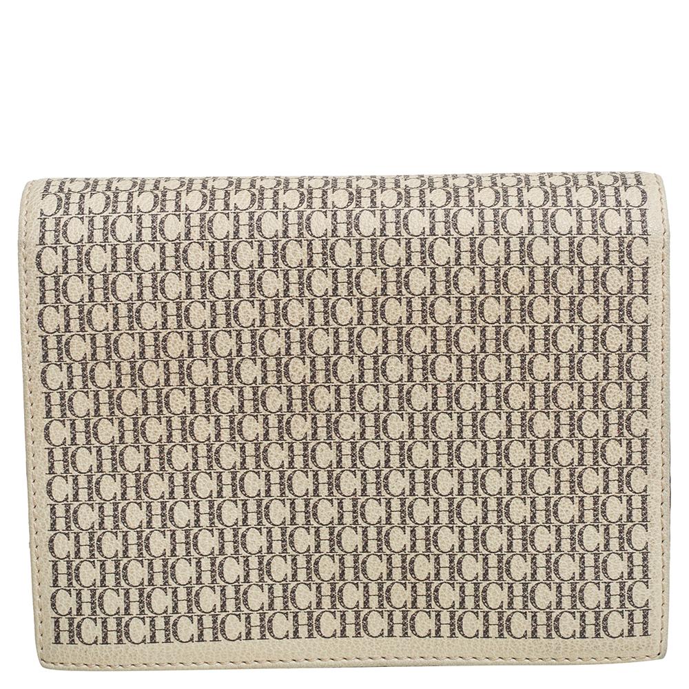 This bag from the House of Carolina Herrera is a bag you would pick season after season. It has been crafted from leather & monogram coated canvas and features a contrasting patch at the front. It comes with a shoulder strap. The bag has a refined
