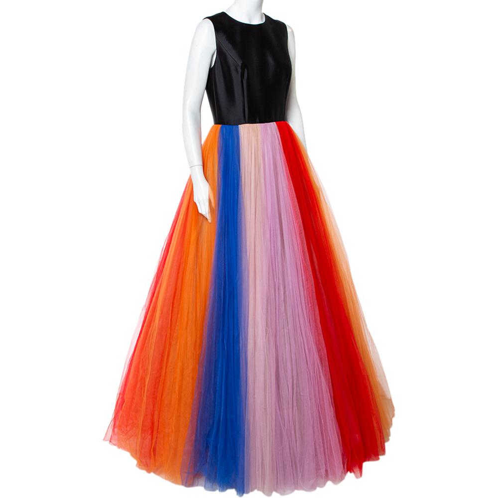 Look like an absolute diva in this Carolina Herrera evening gown! Made from tulle fabric in multicolored hues, the rounded neckline adds a subtle touch of femininity. The gown is finished with a voluminous floor-length skirt and is secured by a rear