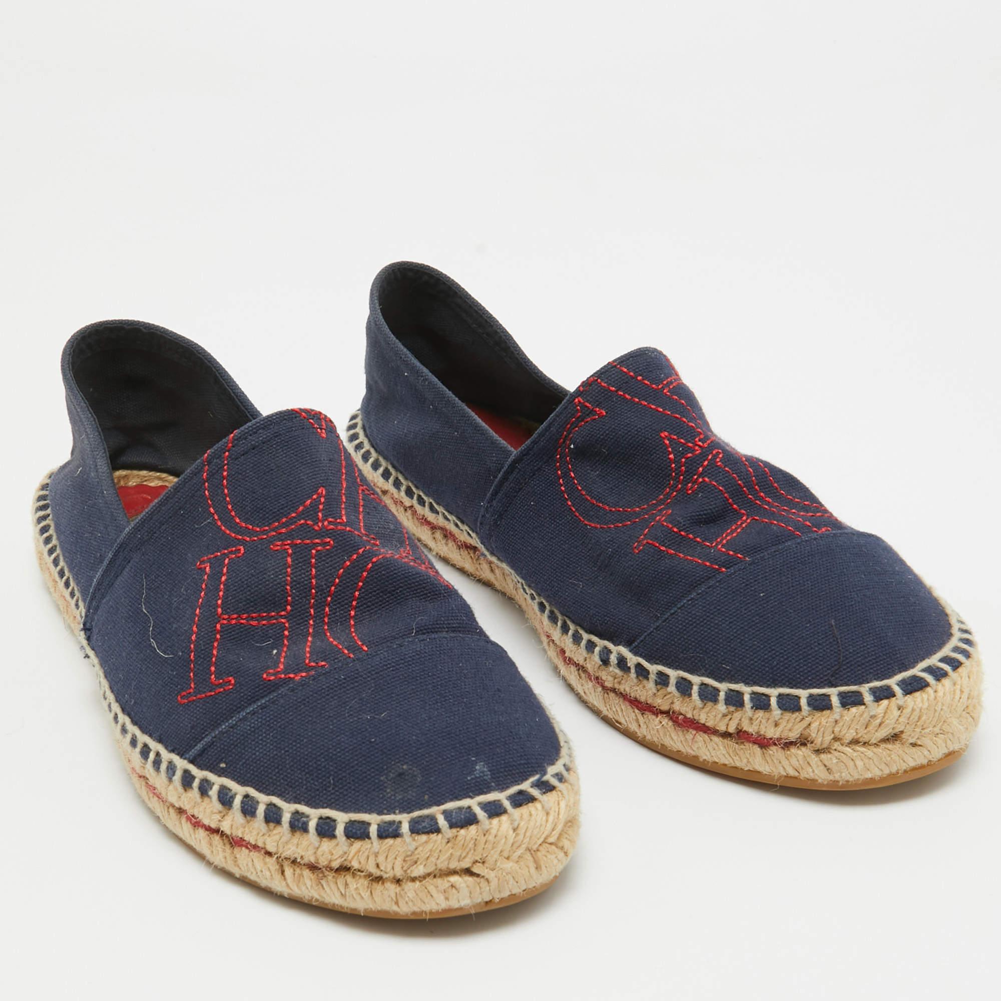 Carolina Herrera Navy Blue Canvas Espadrille Slip On Loafers Size 40 In Good Condition For Sale In Dubai, Al Qouz 2