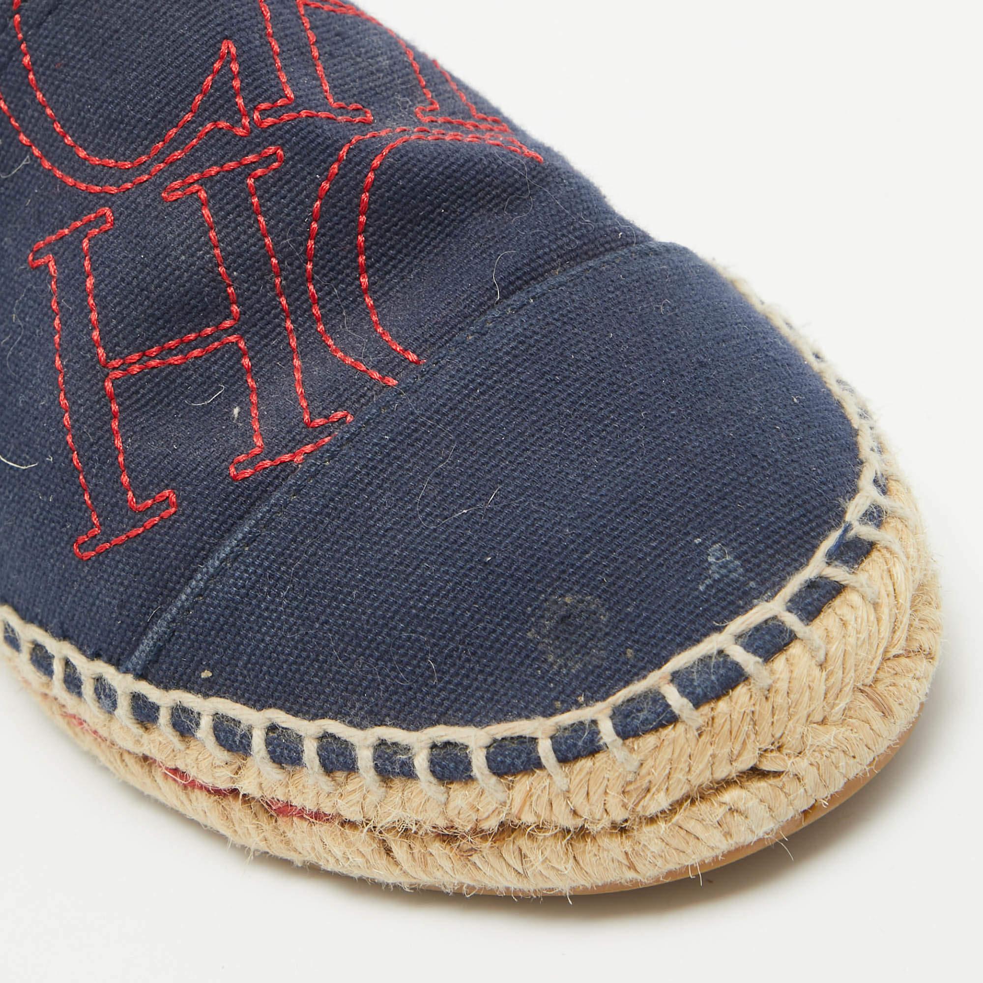Carolina Herrera Navy Blue Canvas Espadrille Slip On Loafers Size 40 For Sale 2