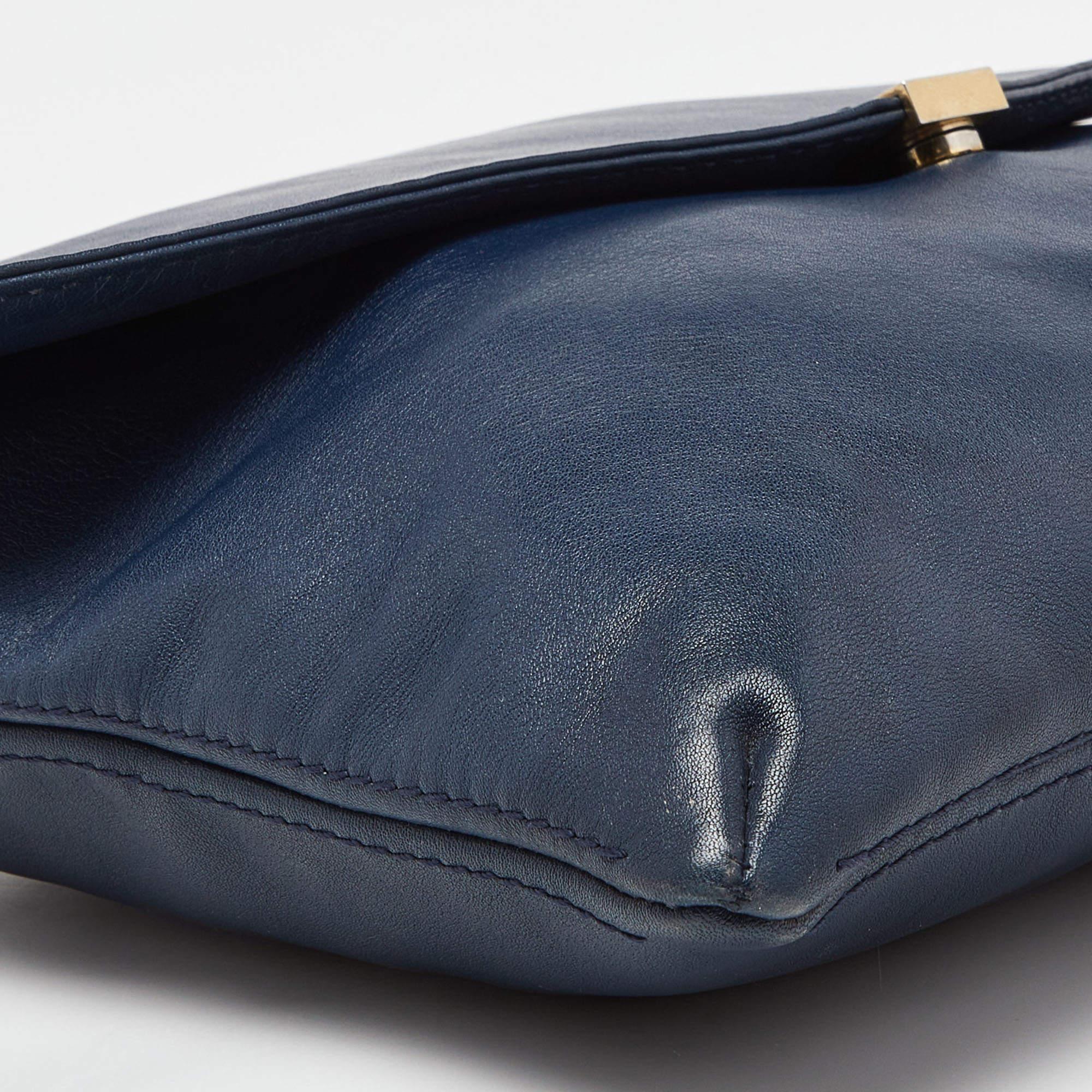 Women's Carolina Herrera Navy Blue Leather Envelope Chain Shoulder Bag For Sale