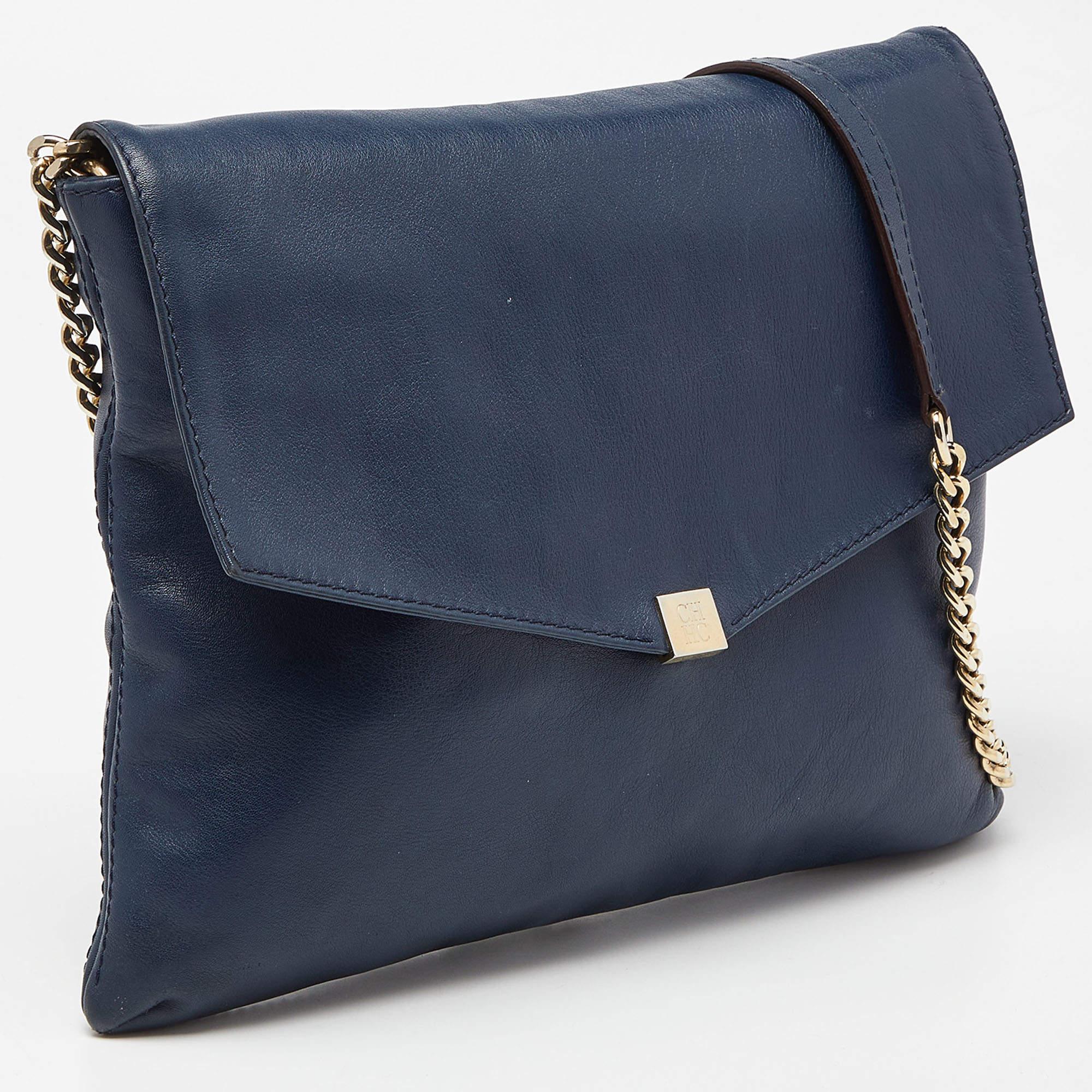 Carolina Herrera Navy Blue Leather Envelope Chain Shoulder Bag For Sale 2