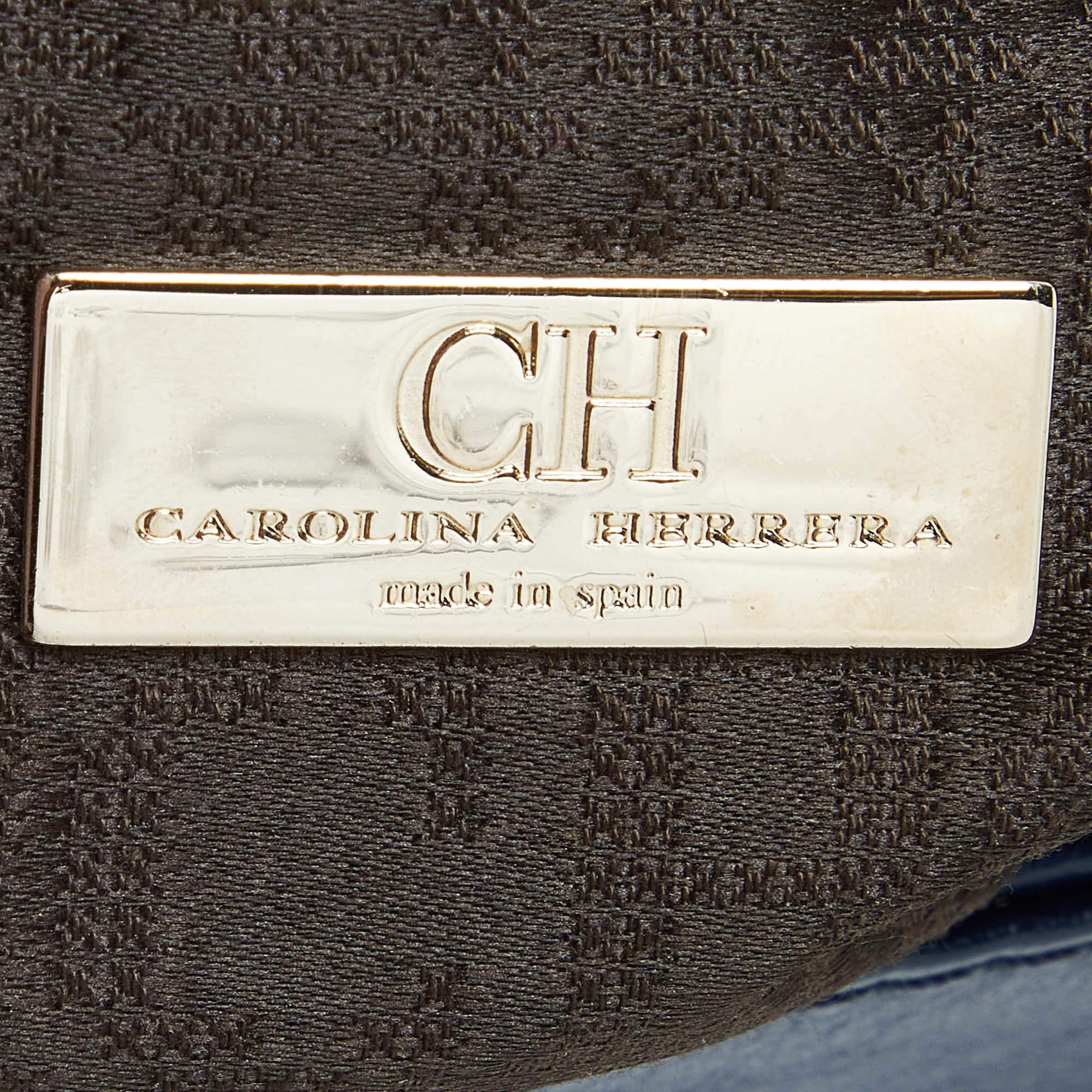 Carolina Herrera Navy Blue Leather Envelope Chain Shoulder Bag For Sale 4