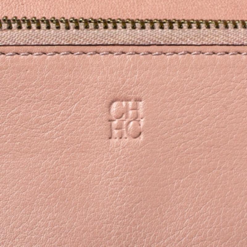 Carolina Herrera Pink Embossed Leather Continental Wallet In Fair Condition For Sale In Dubai, Al Qouz 2