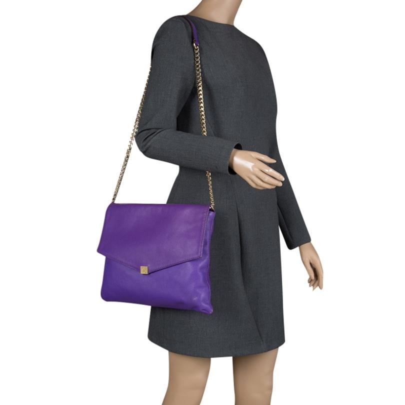 Carolina Herrera Purple Leather Envelope Shoulder Bag In Good Condition In Dubai, Al Qouz 2