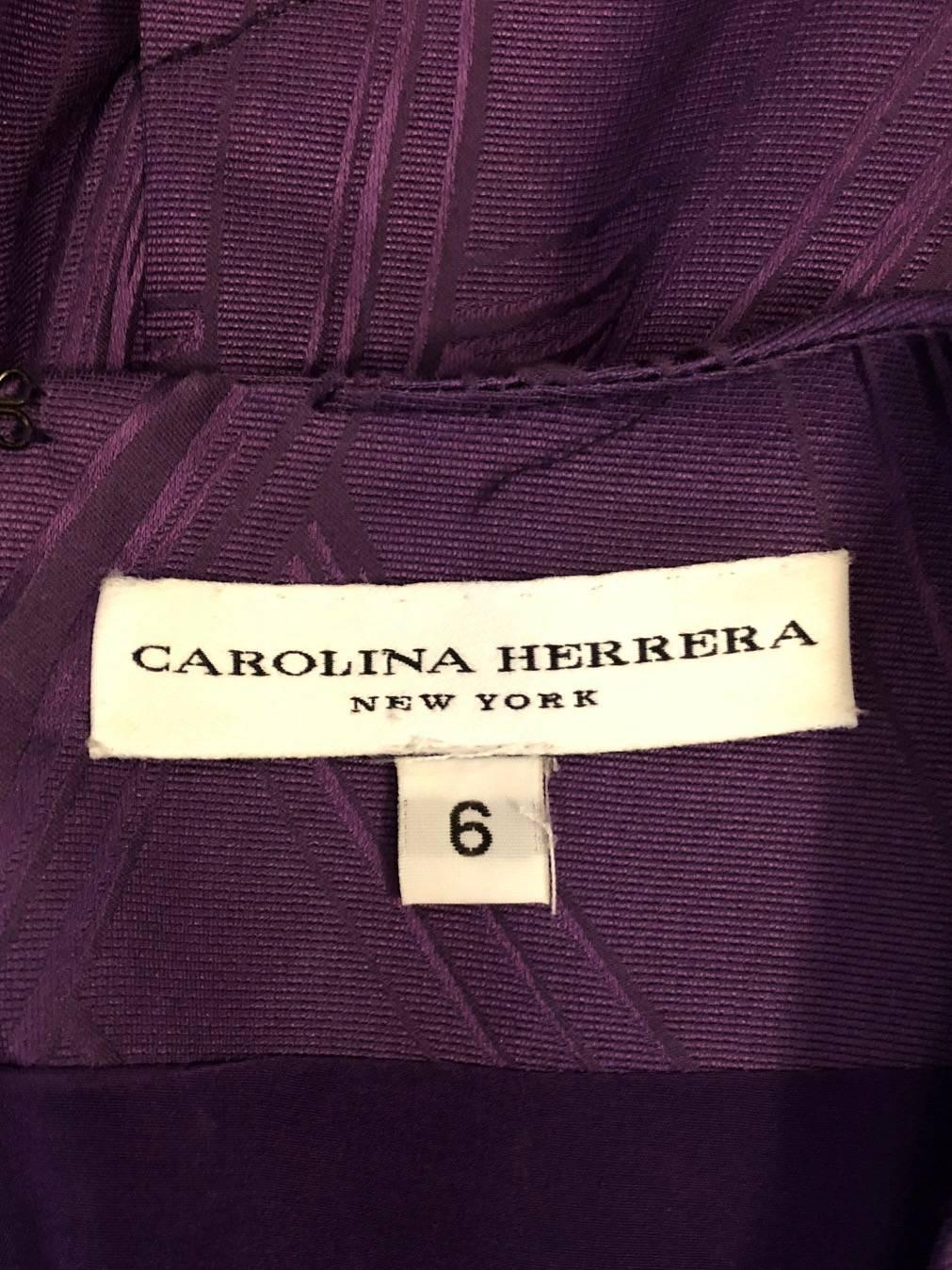 Carolina Herrera Purple V Neck Short Sleeve Sheath Dress With Gathering at Waist In Excellent Condition For Sale In Palm Beach, FL