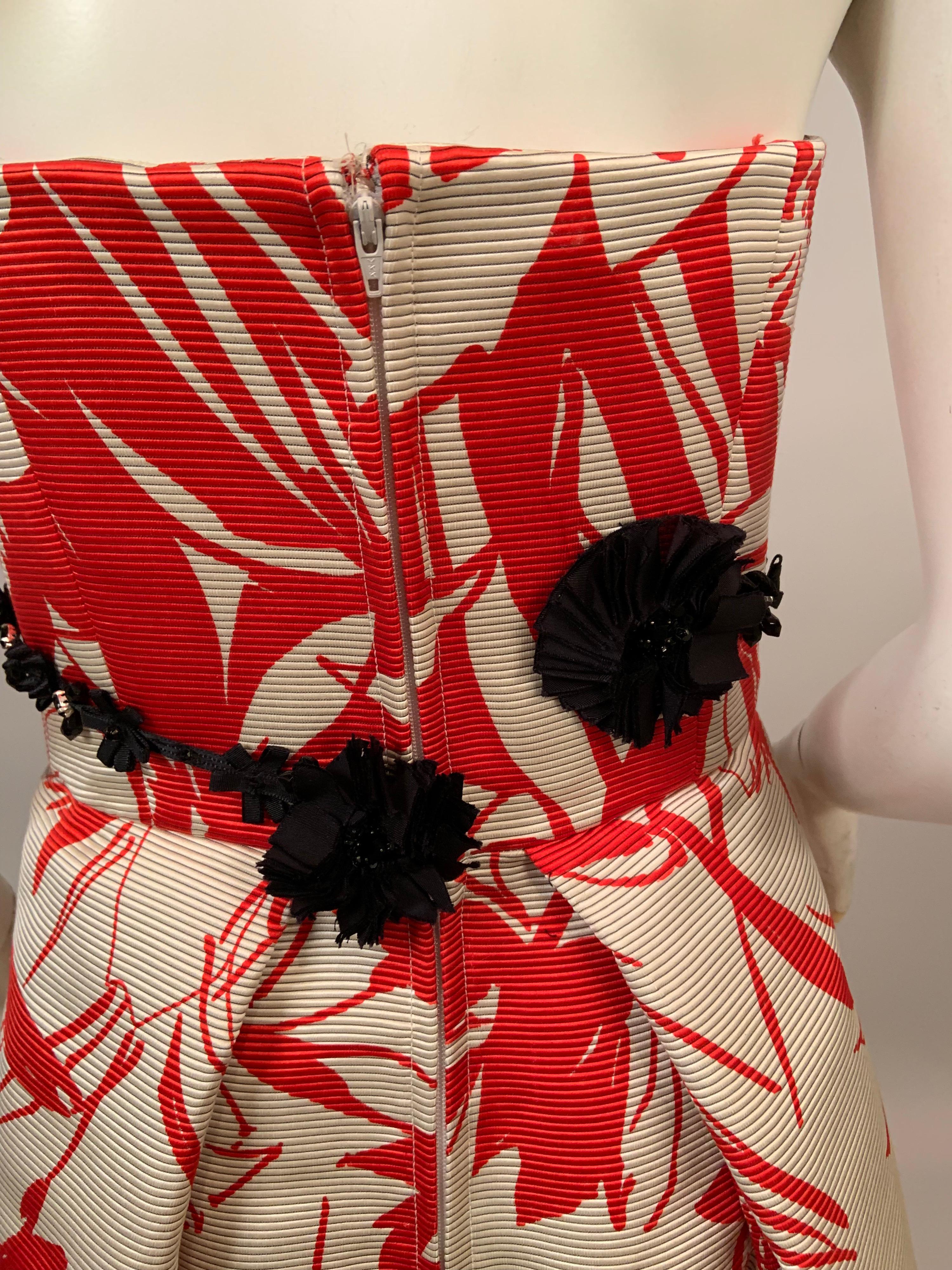 Carolina Herrera Red and White Print Silk Ottoman Strapless Cocktail Dress in vendita 7