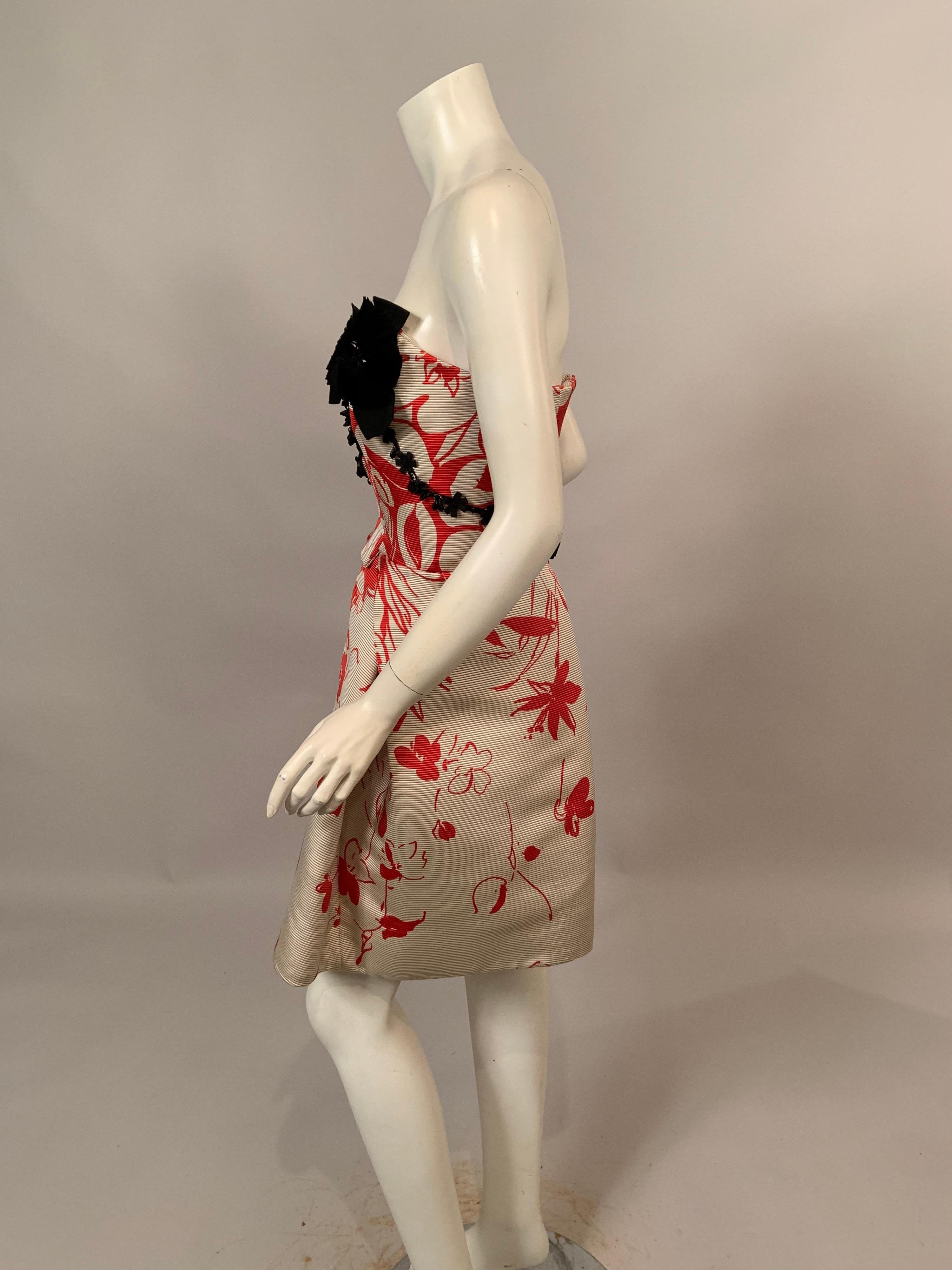 Carolina Herrera Red and White Print Silk Ottoman Strapless Cocktail Dress in vendita 4