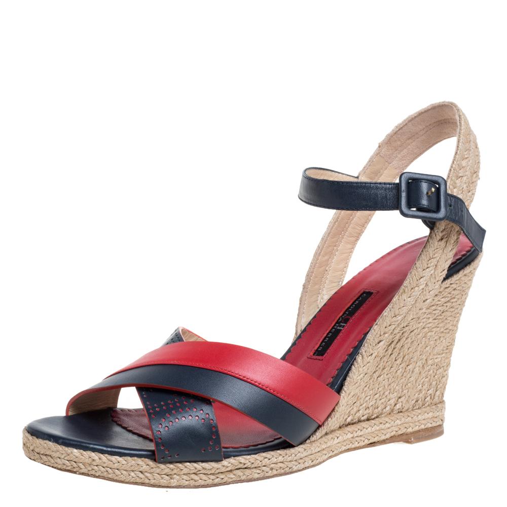 Get these stylish sandals from the house of Carolina Herrera and channel your inner fashionista. They have been crafted from leather and carry red & black hues. They have criss-cross uppers, buckled ankle straps, espadrille wedges and gold-tone
