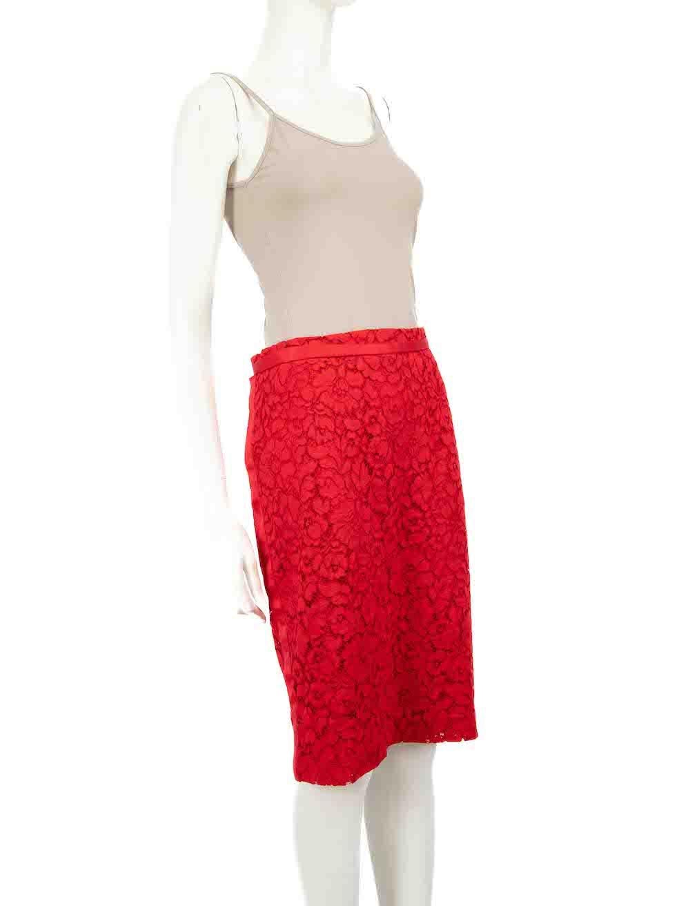 CONDITION is Very good. Minimal wear to skirt is evident. Minimal wear with a few marks on the inside lining of the skirt on this used Carolina Herrera designer resale item.
 
 
 
 Details
 
 
 Red
 
 Lace
 
 Pencil skirt
 
 Knee length
 
 Side snap