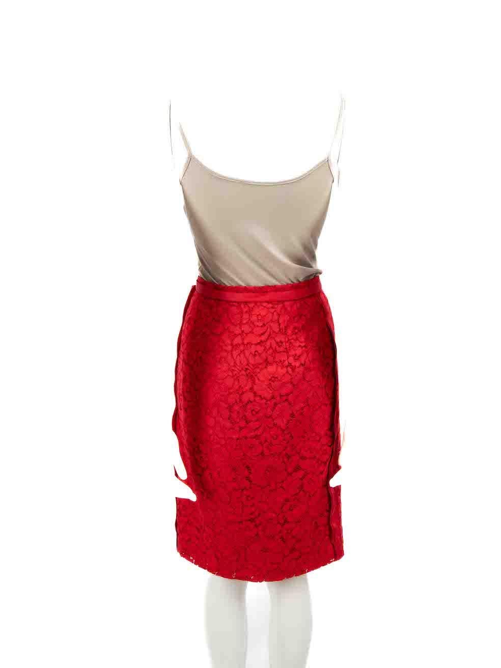 Carolina Herrera Red Lace Knee Length Skirt Size S In Good Condition For Sale In London, GB