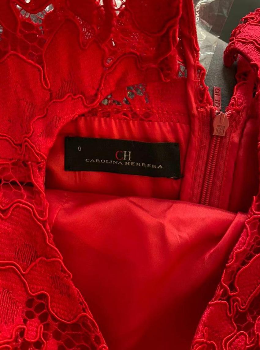 CAROLINA HERRERA RED LACE LONG Dress EU 38 In Excellent Condition In Montgomery, TX