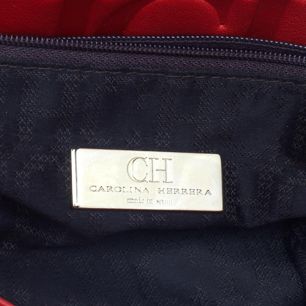 Carolina Herrera Red Leather Flap Chain Shoulder Bag In Good Condition In Dubai, Al Qouz 2