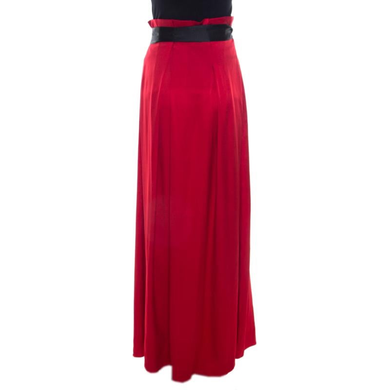 If you are crazy about the latest trends in fashion, choose this classy skirt from the house of Carolina Herrera. Uplift your alluring dressing sense with this chic red piece which is complete with a maxi length and contrasting bow belt at the