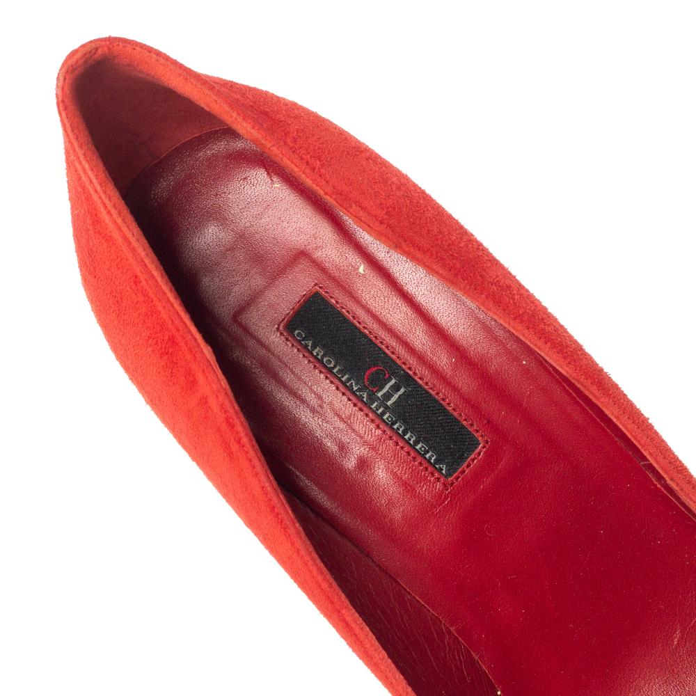 Carolina Herrera Red Suede Pointed Toe Pumps Size 40 In Good Condition In Dubai, Al Qouz 2