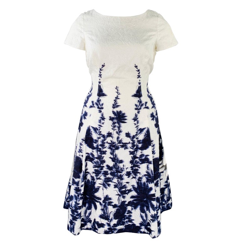CAROLINA HERRERA Size 12 White Indigo Cotton Blend Abstract Floral Dress  For Sale at 1stDibs