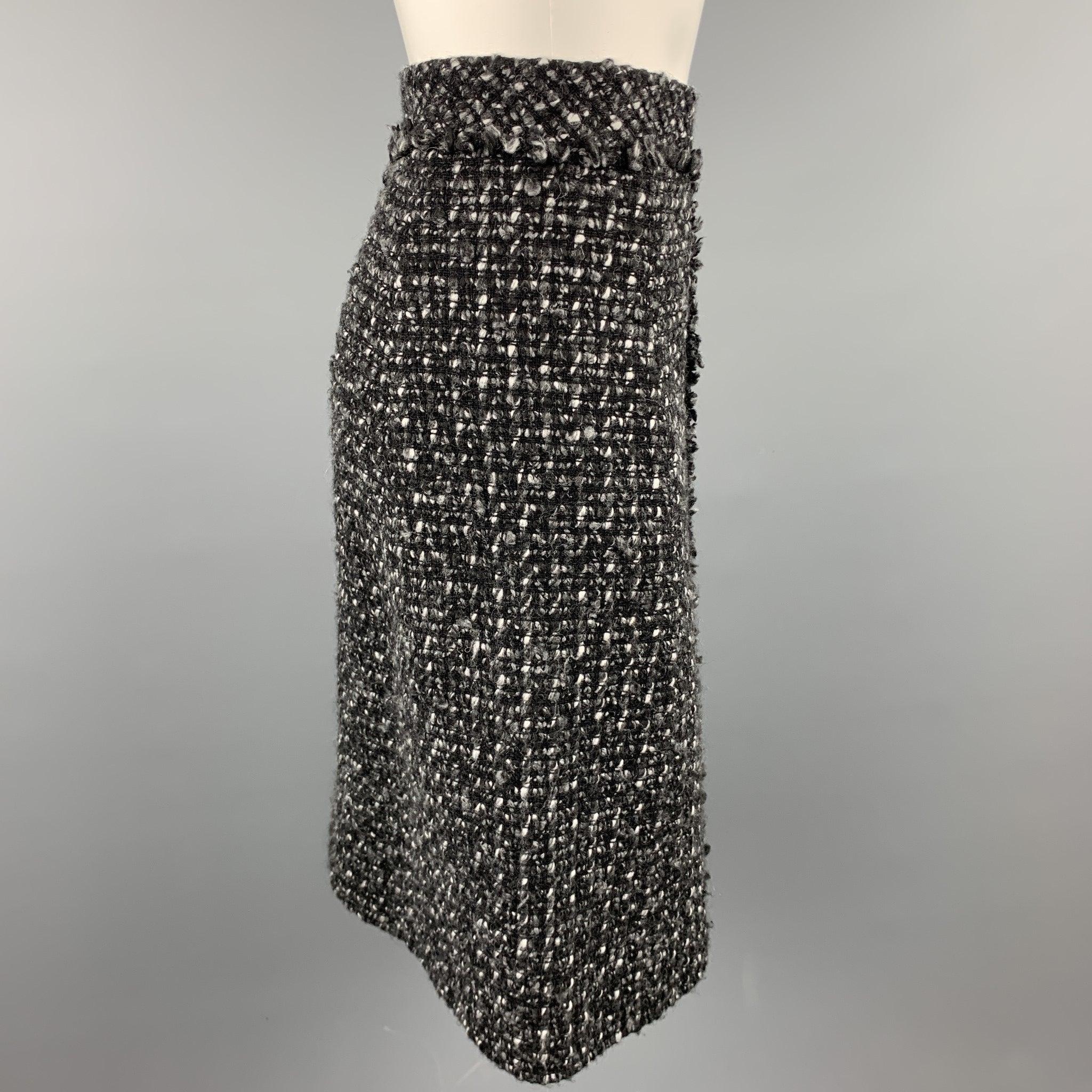 CAROLINA HERRERA skirt comes in a black & grey boucle wool blend with a black liner featuring an a-line style, hook & eye, back zip up closure. Made in Spainches Excellent
Pre-Owned Condition. 

Marked:   4 

Measurements: 
  Waist: 28 inches 
Hip: