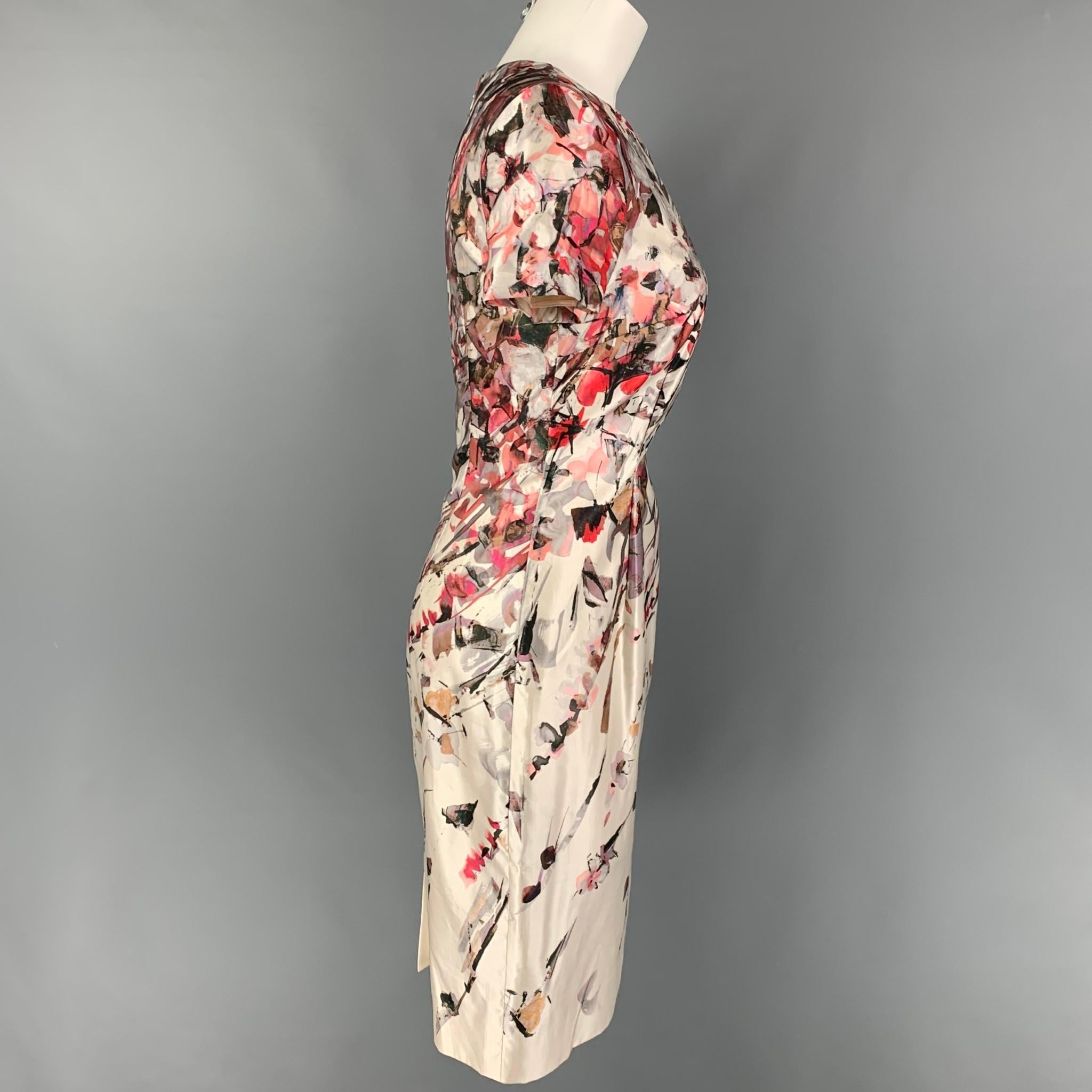 CAROLINA HERRERA dress comes in a cream & red abstract floral cotton featuring a pleated style, short sleeves, and a back zip up closure. Made in Italy. 

Very Good Pre-Owned Condition.
Marked: 4

Measurements:

Shoulder: 15 in.
Bust: 32 in.
Waist: