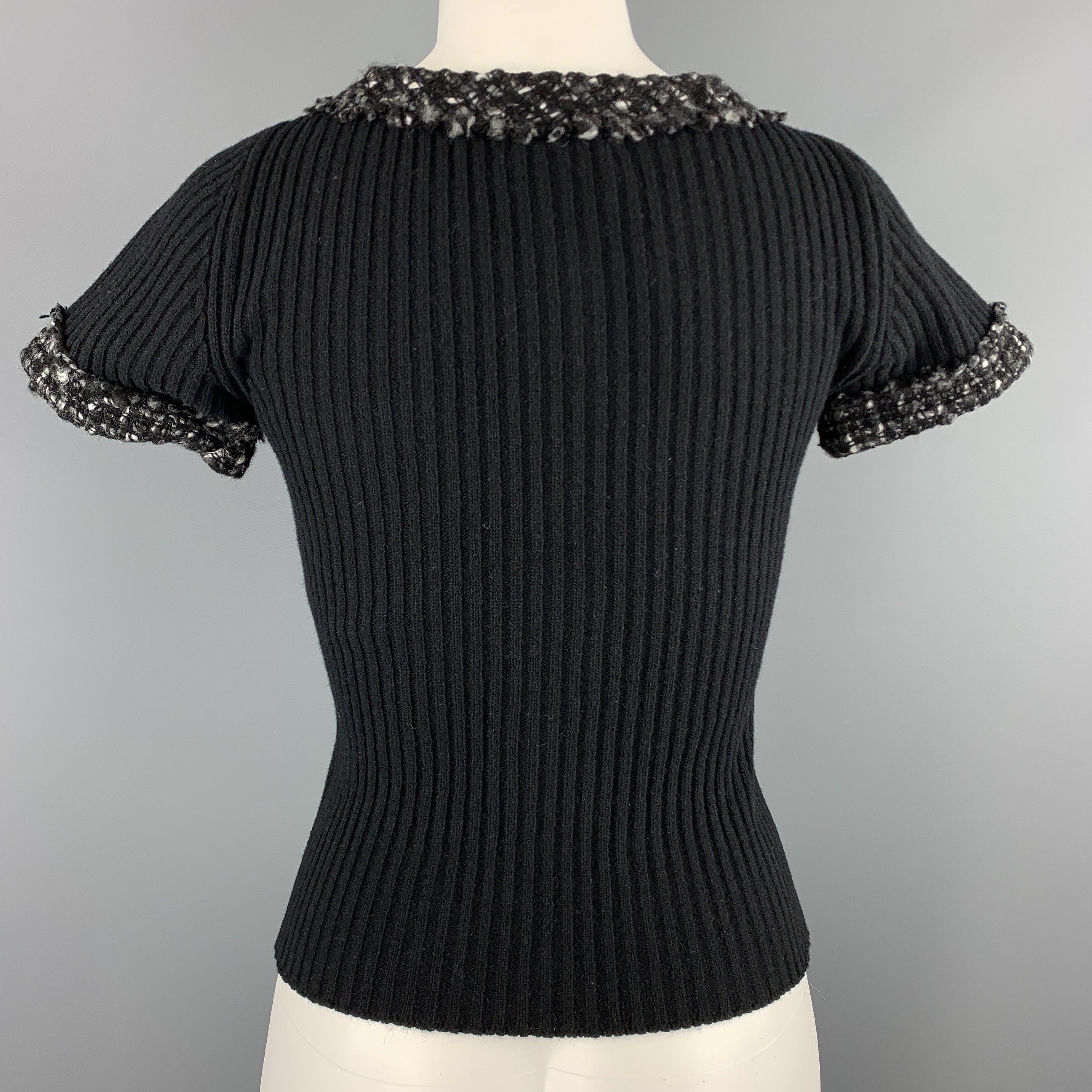 CAROLINA HERRERA Size 6 Black Wool Blend Gray Trim Short Sleeve Button Pullover For Sale 2