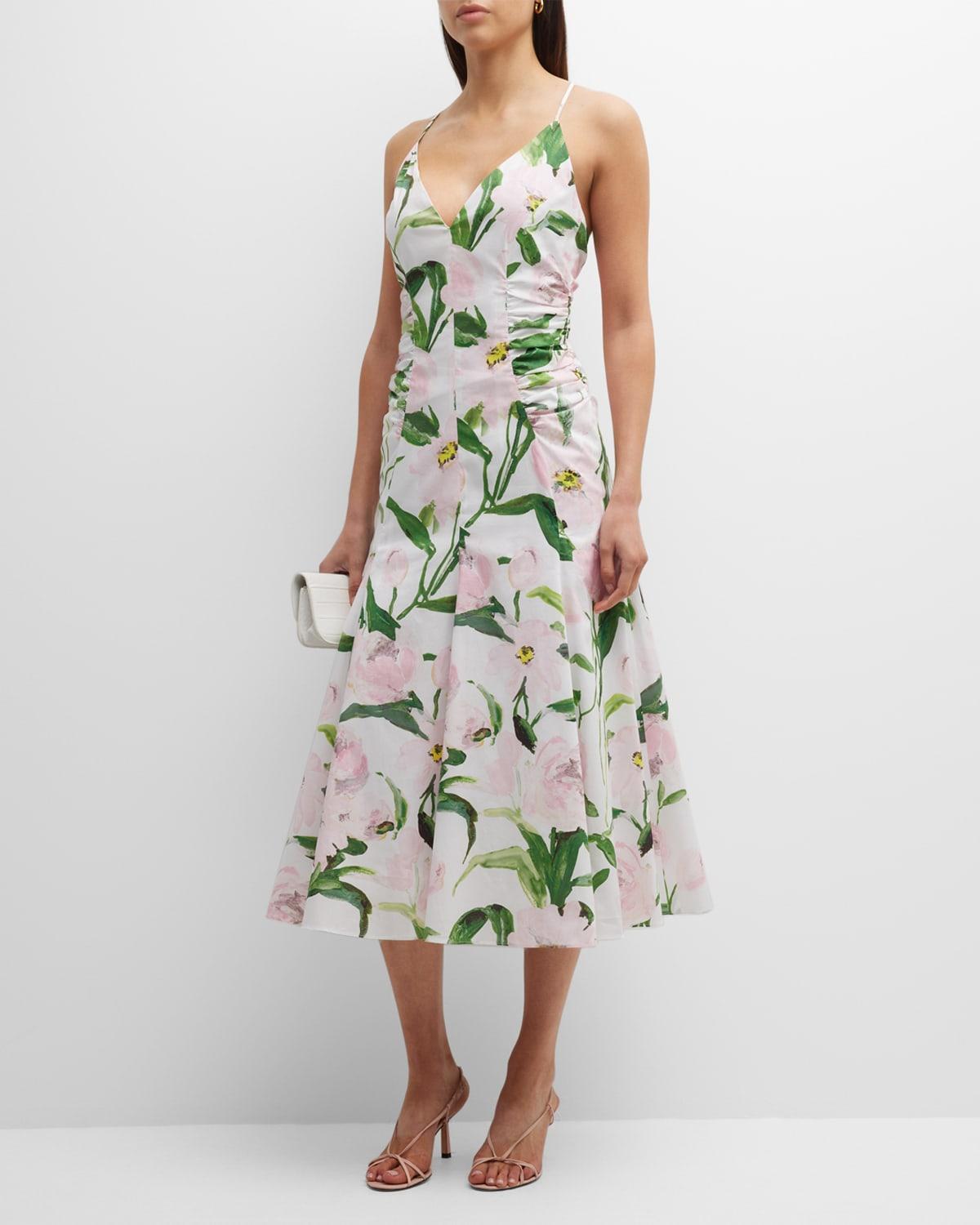 Abito midi ultra femminile con stampa floreale di Carolina Herrera. Comprato per 2750 dollari e indossato una volta - è stato lavato a secco. Realizzato in morbido cotone bianco con una bellissima stampa rosa selvatica. Ha una vestibilità super