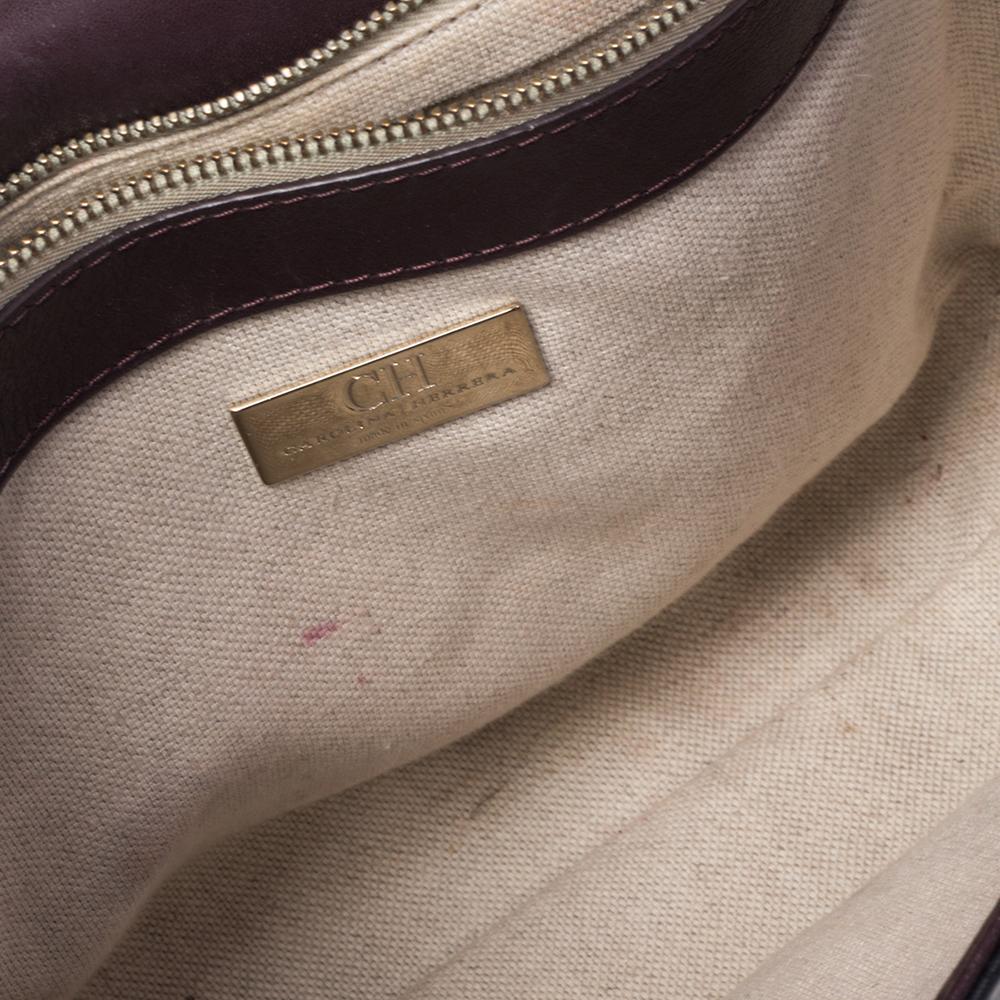 Carolina Herrera Dreifarbige Umhängetasche aus Leder mit Metallklappe 7