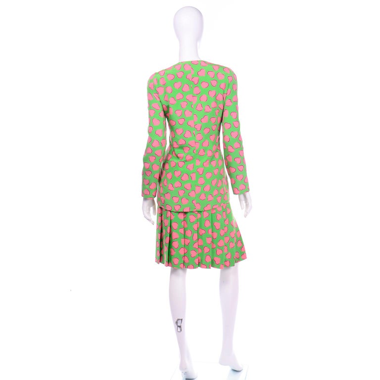 Carolina Herrera Vintage Green Silk Skirt Suit W Pink Hearts In Excellent Condition For Sale In Portland, OR