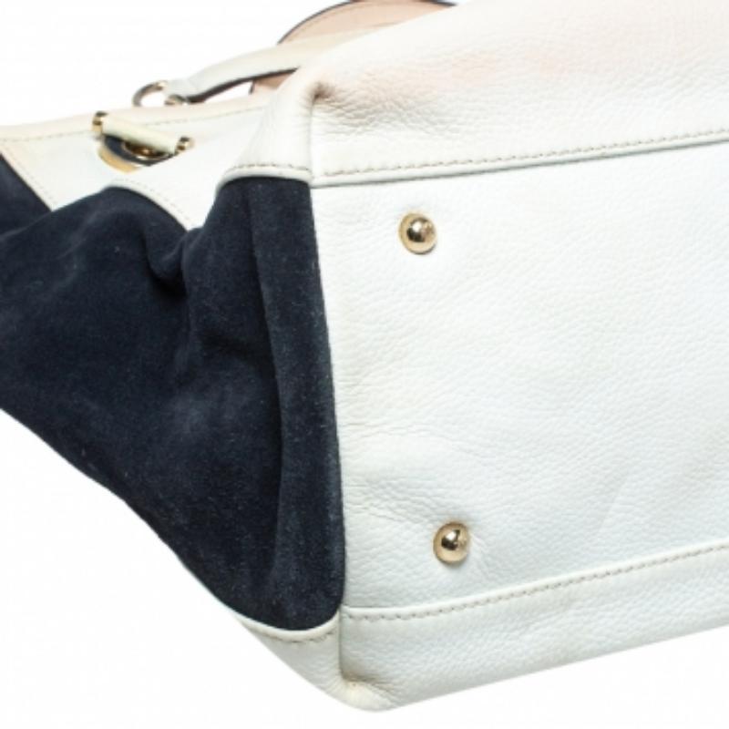 Carolina Herrera White/Blue Textured Leather And Suede Tote In Fair Condition For Sale In Dubai, Al Qouz 2