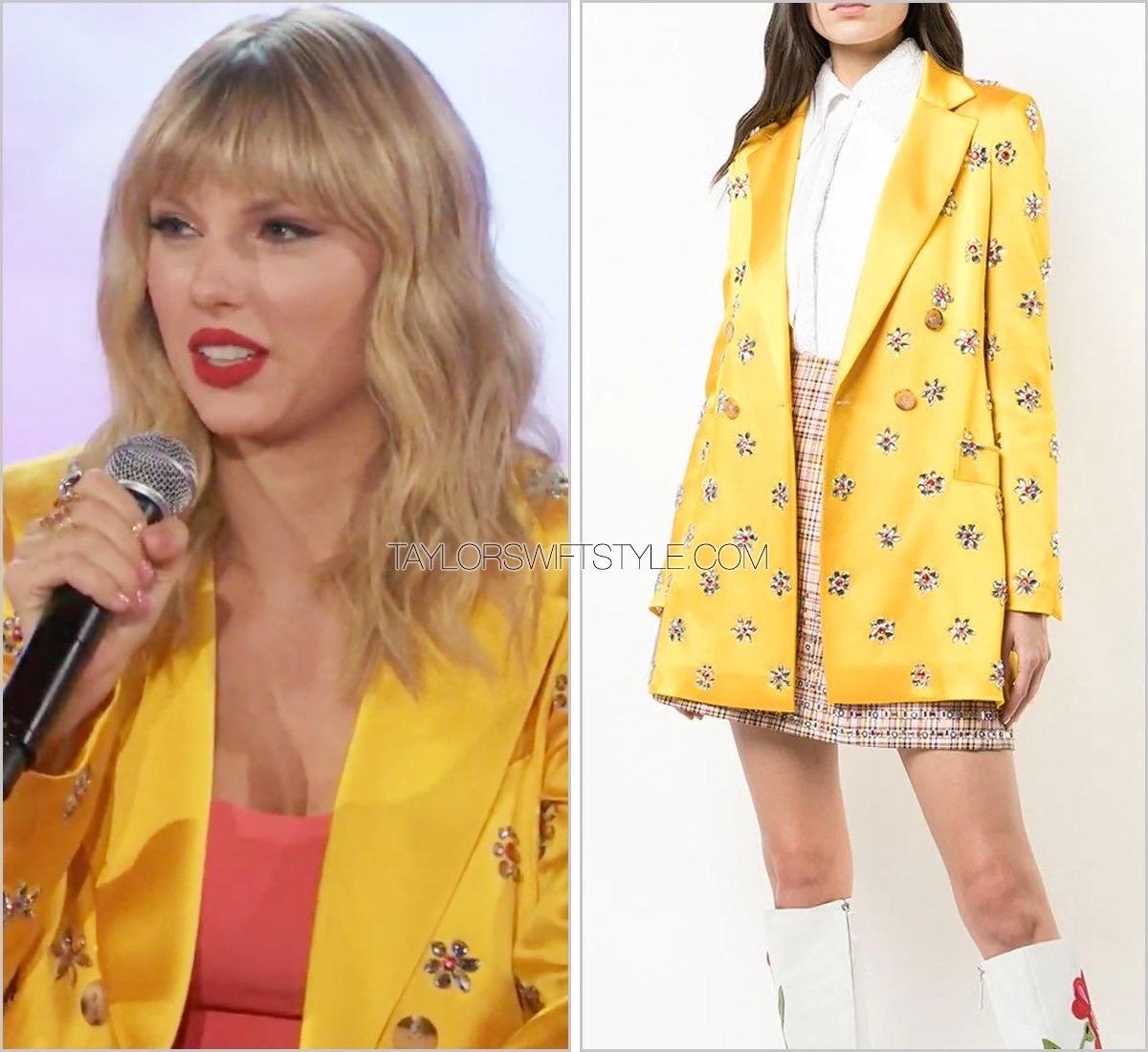 Carolina Herrera Manteau SS2019 en satin jaune orné de joyaux porté par Taylor Swift en vente 3