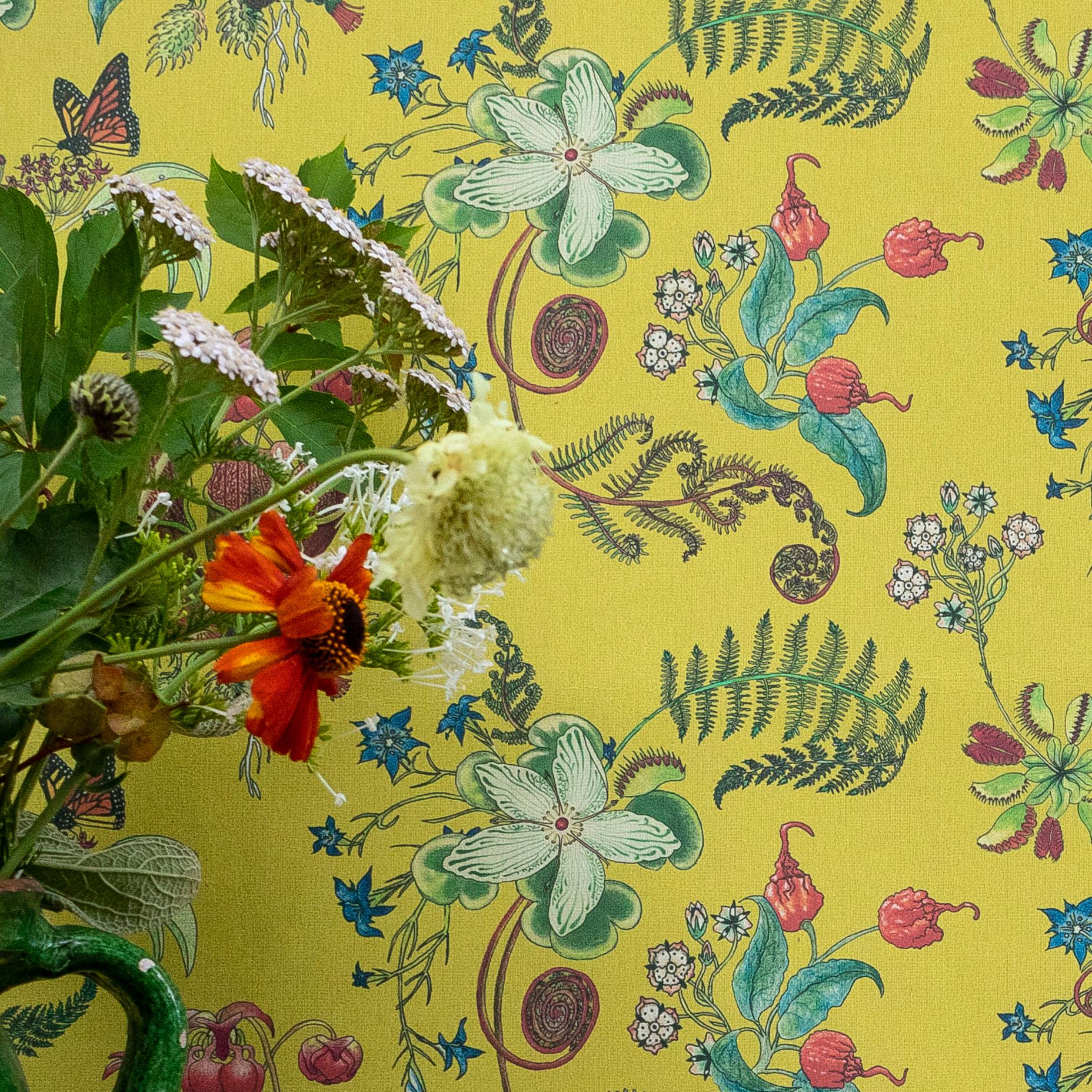 Collection: Carolina Posies
Product Code: 26C
Color: Cornbread
Roll dimensions: 70cm x 10m (27.6in x 10.9yards)
Area: 7sq.m (8.4 sq.yards)
Pattern repeat: 17.5cm (6.9in) Half Drop
Wallpaper: Non-woven 147gsm Uncoated. 
Fire rating: Fire certified