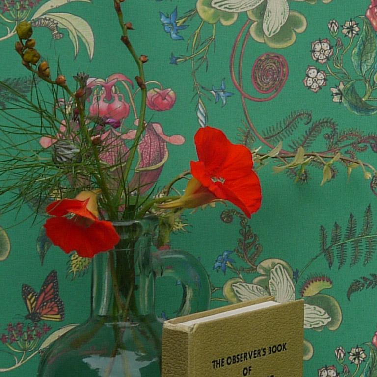 Carolina Posies in Jade Tropische botanische Wandteppich im Zustand „Neu“ im Angebot in Kent, GB