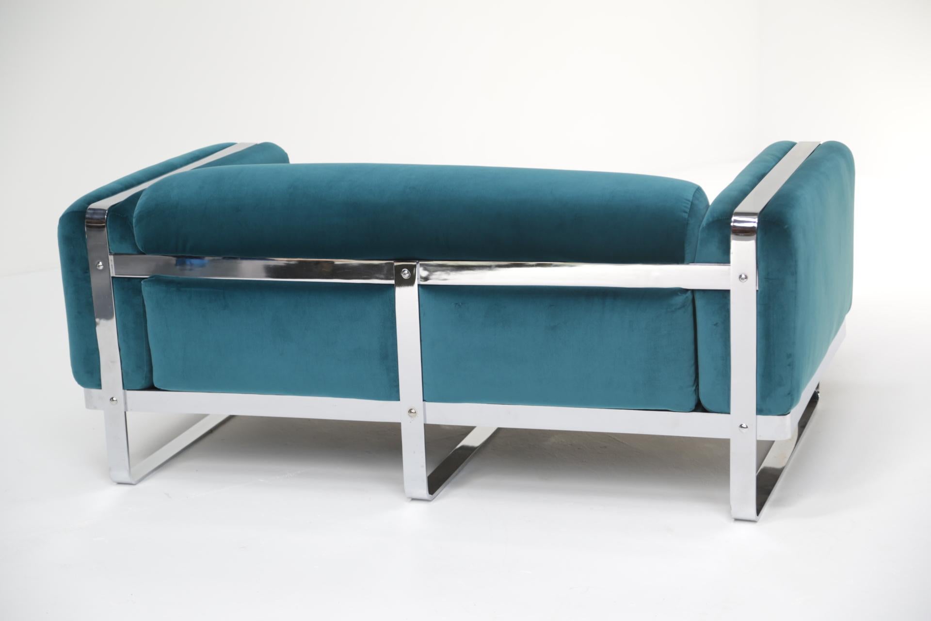 Carolina Seating Company mid-century chrome loveseat sofa in teal velvet. In Good Condition For Sale In Oberstown, Lusk, IE