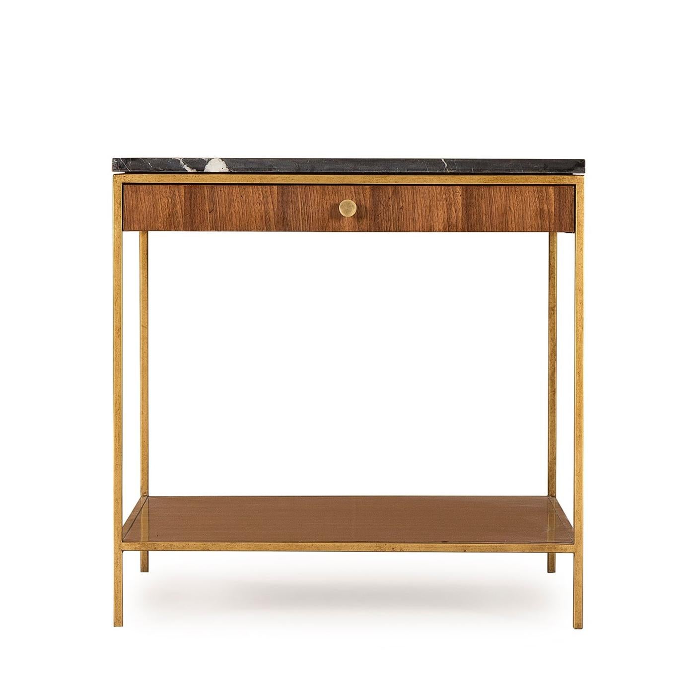 Side table Carolina with structure in metal in brass
finish with solid oak and walnut structure. With black
marquina marble top. Side table including 1 drawer.