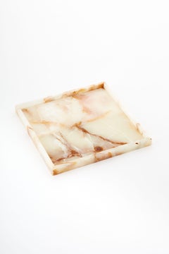 Carolina Quadratisches Tablett, cremefarbener Onyxstein